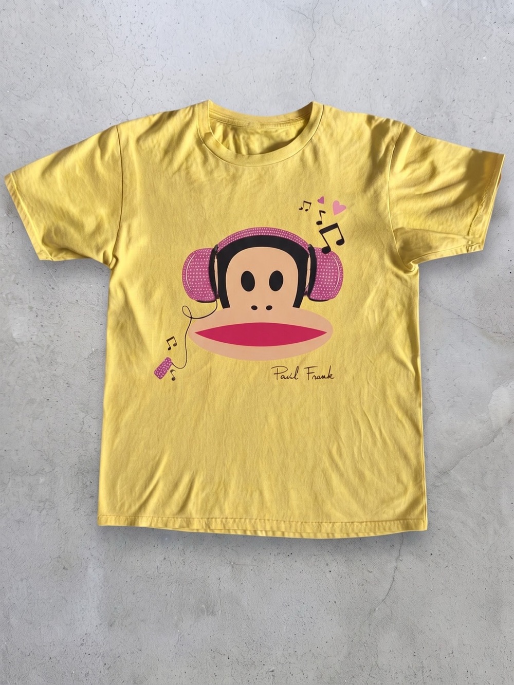 Y2K Monkey with Pink Headphones Graphic Tee - Retro Yellow Pop Art T-Shirt
(Gild
